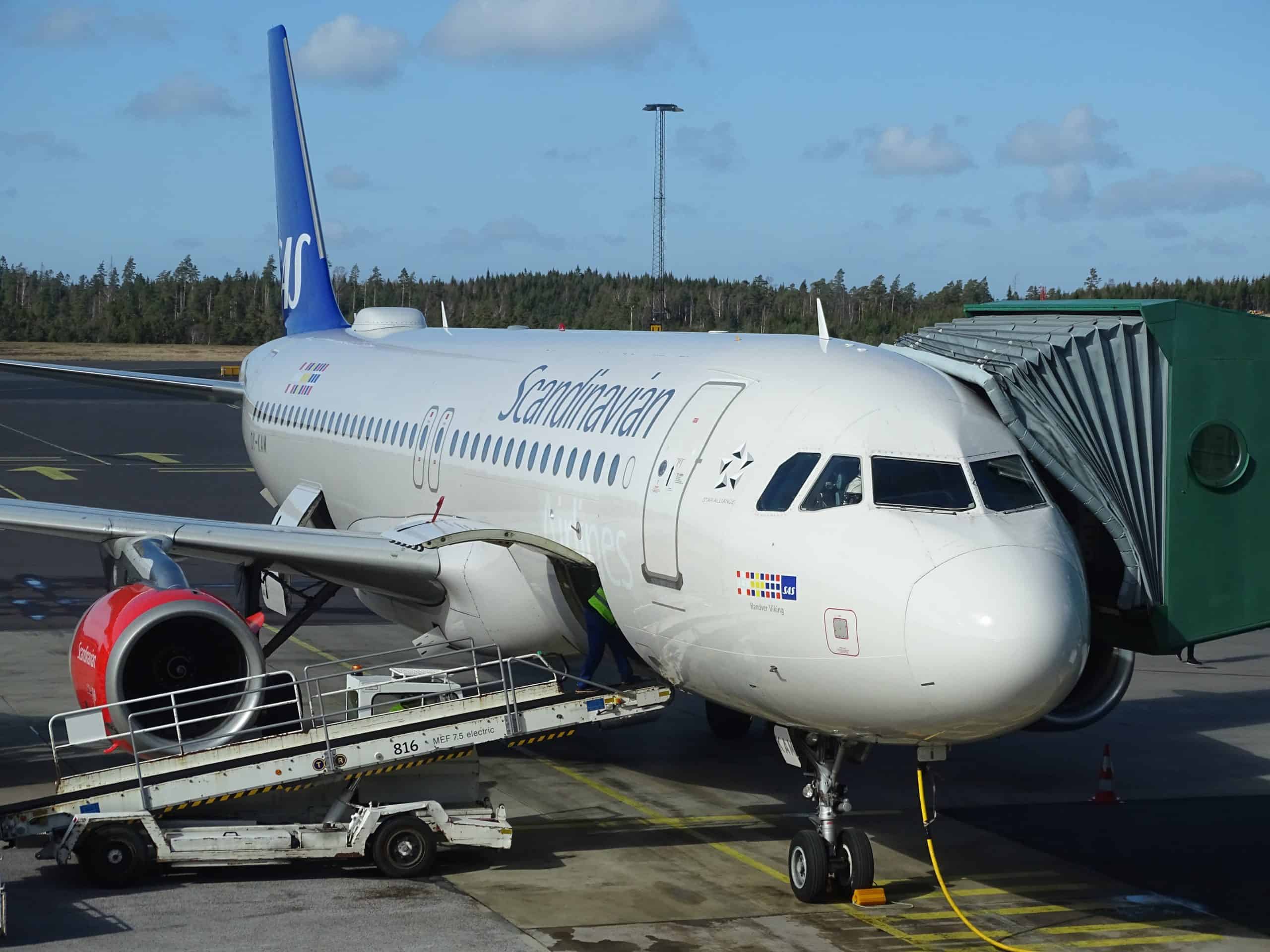 Scandinavian Airlines (SAS) aviosabiedrība, lepns lidotājs, kas savieno Skandināviju