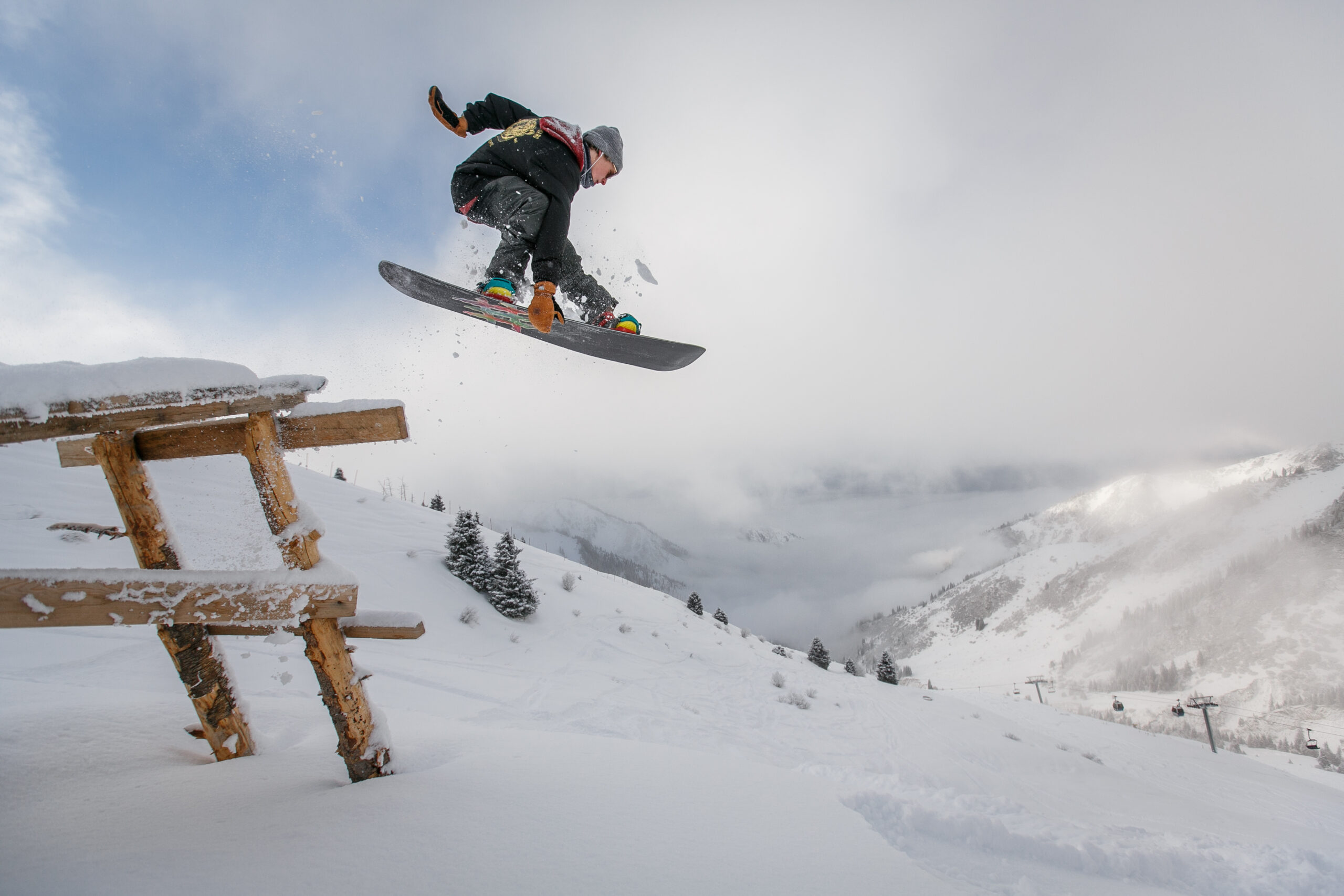 Find det bedste skiudstyr til din skiferie hos SkiOutlet